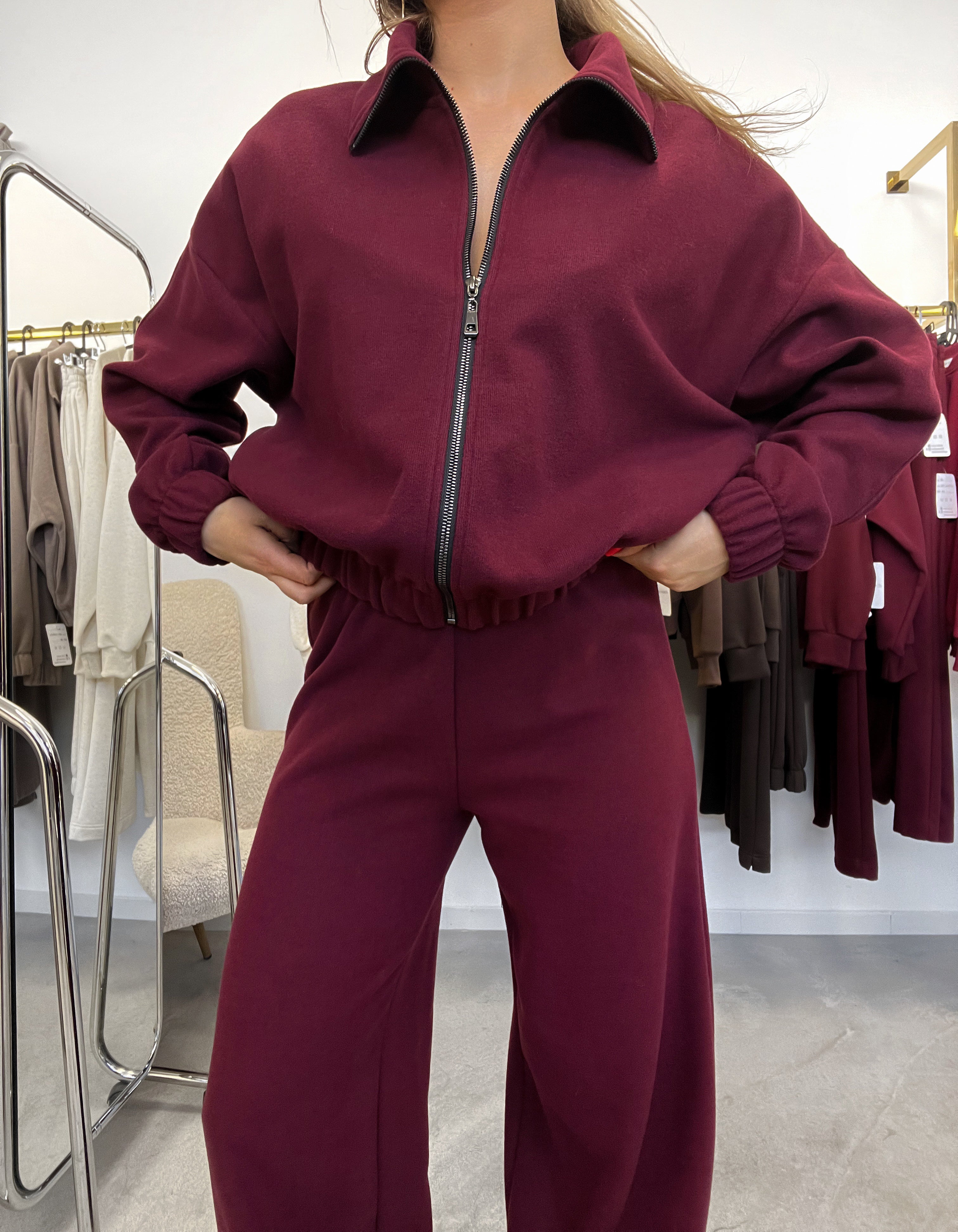 BURGUNDY ZIP kostiumėlis
