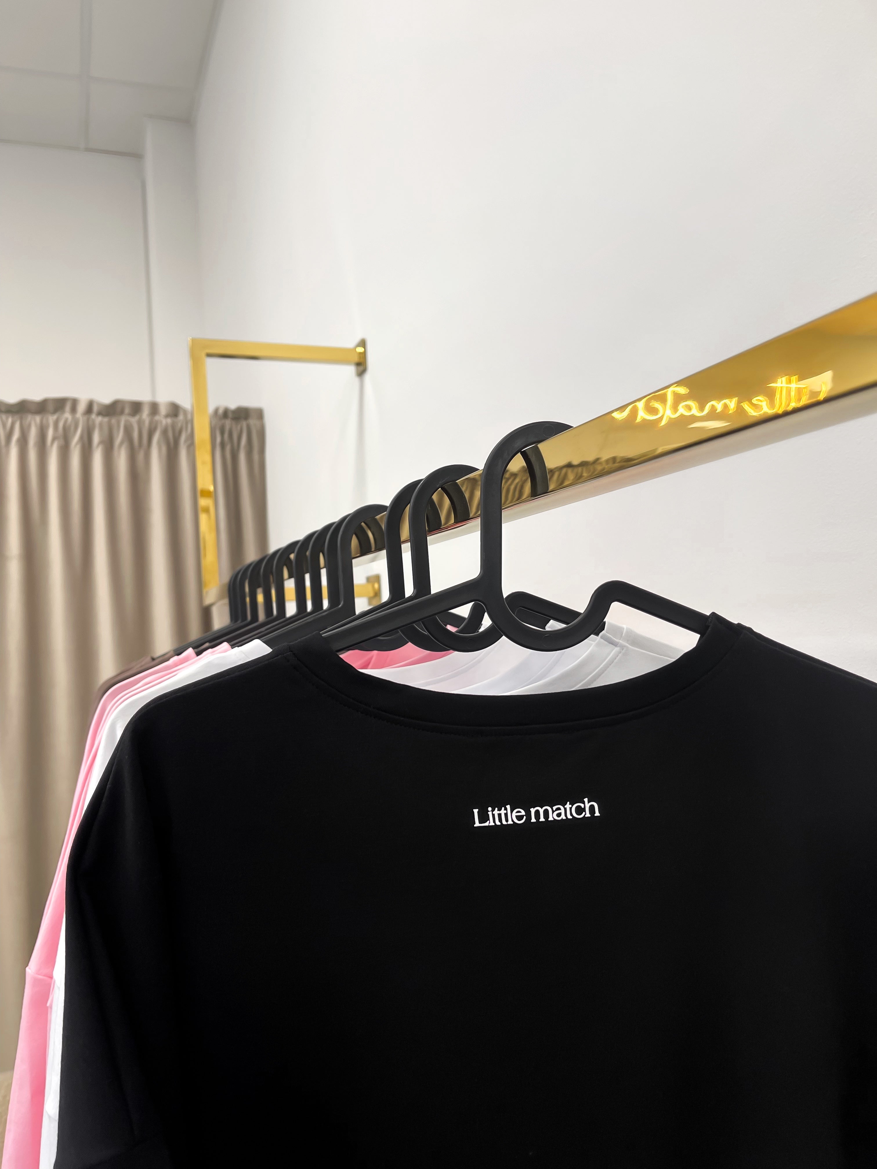 BLACK T-SHIRT marškinėliai