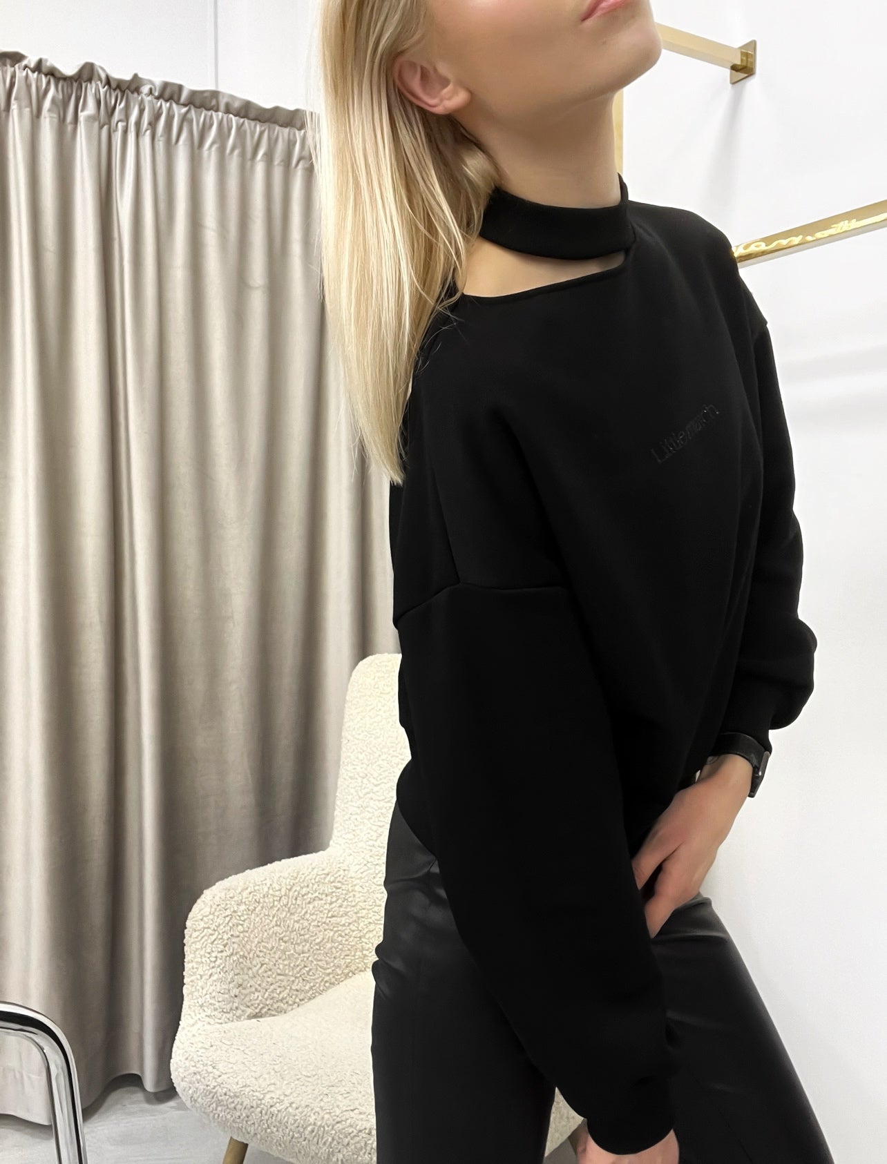 BLACK CUT džemperis