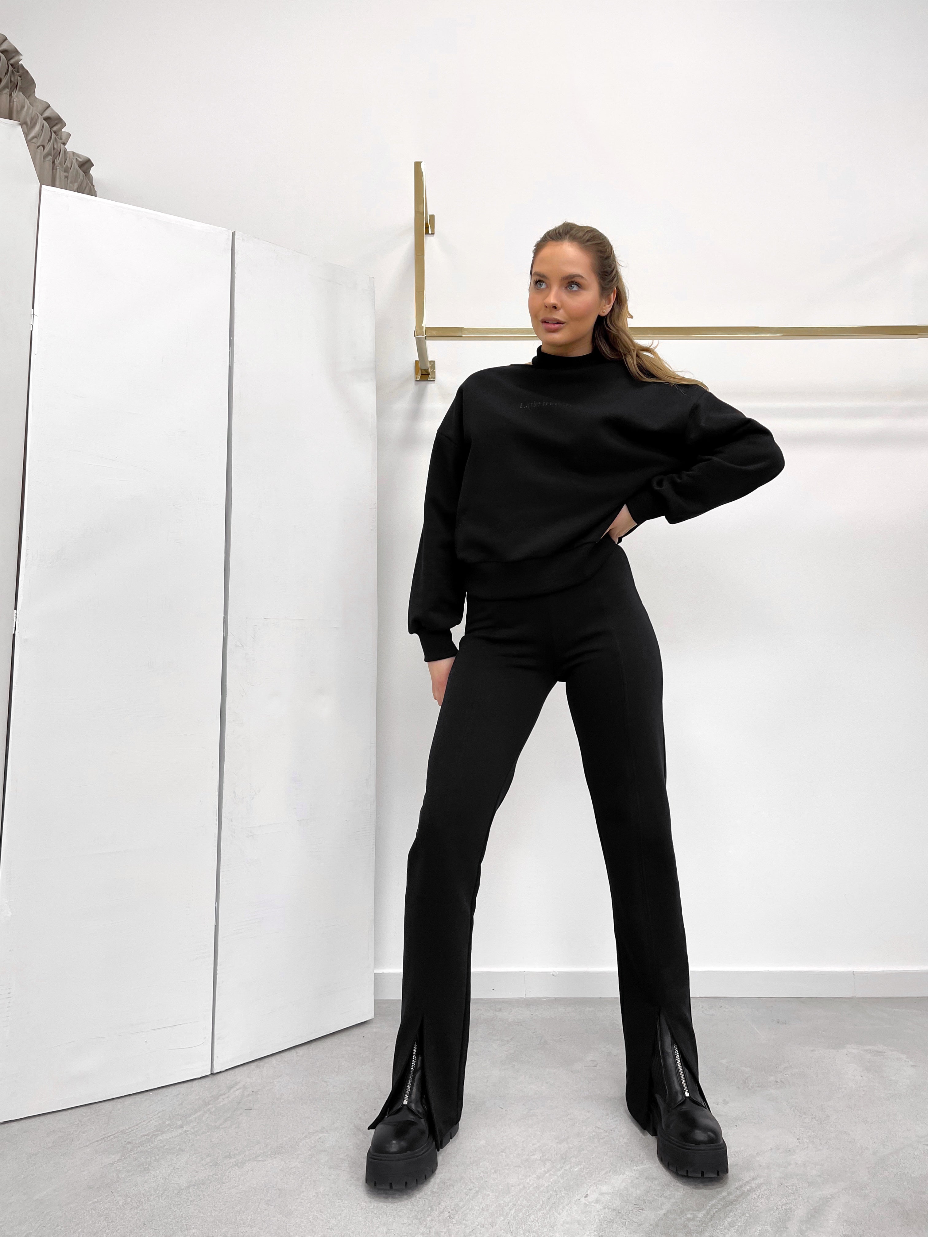 BLACK LOVE kelnės su skeltais