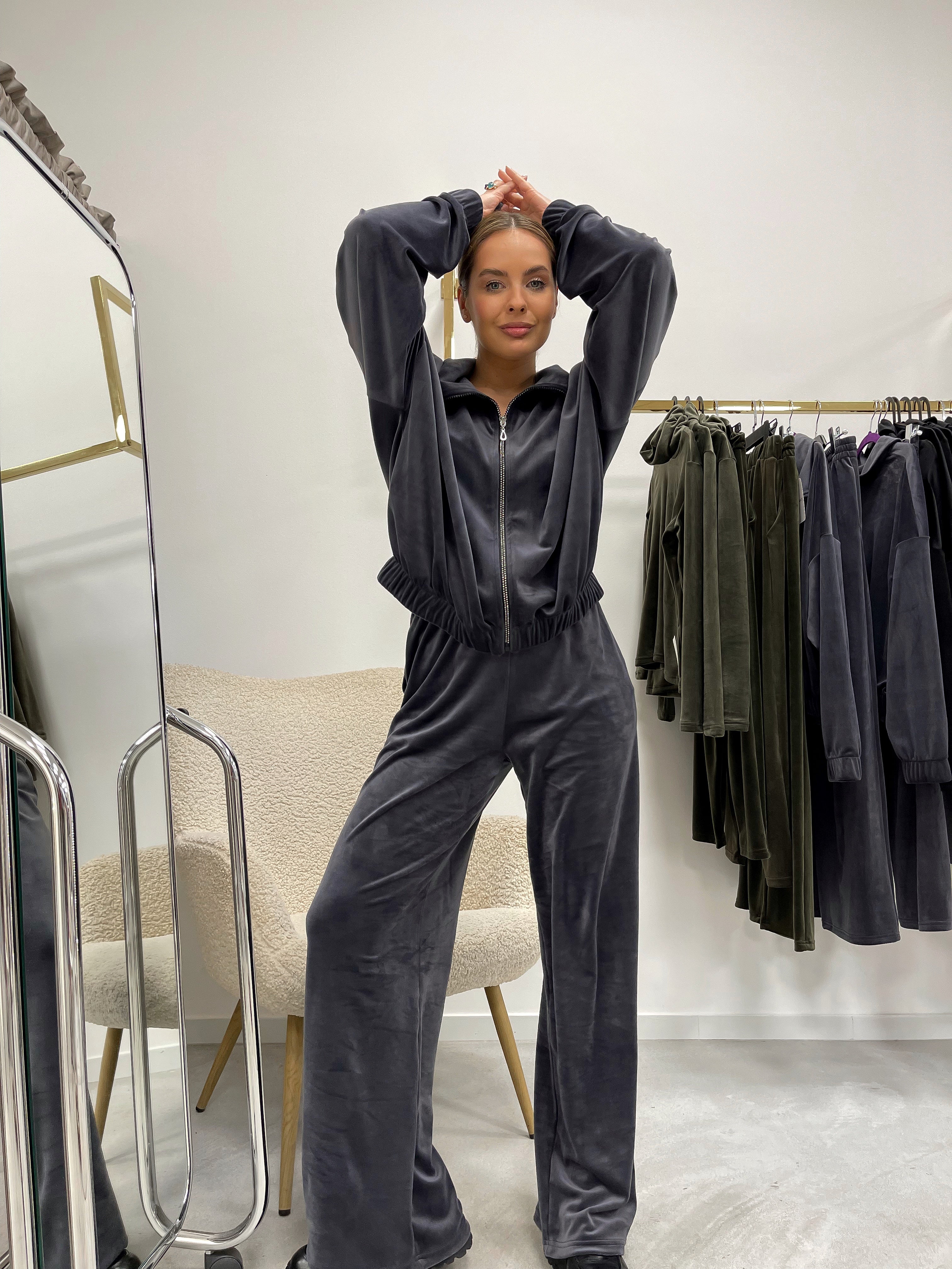 SOFT GRAPHIT costume