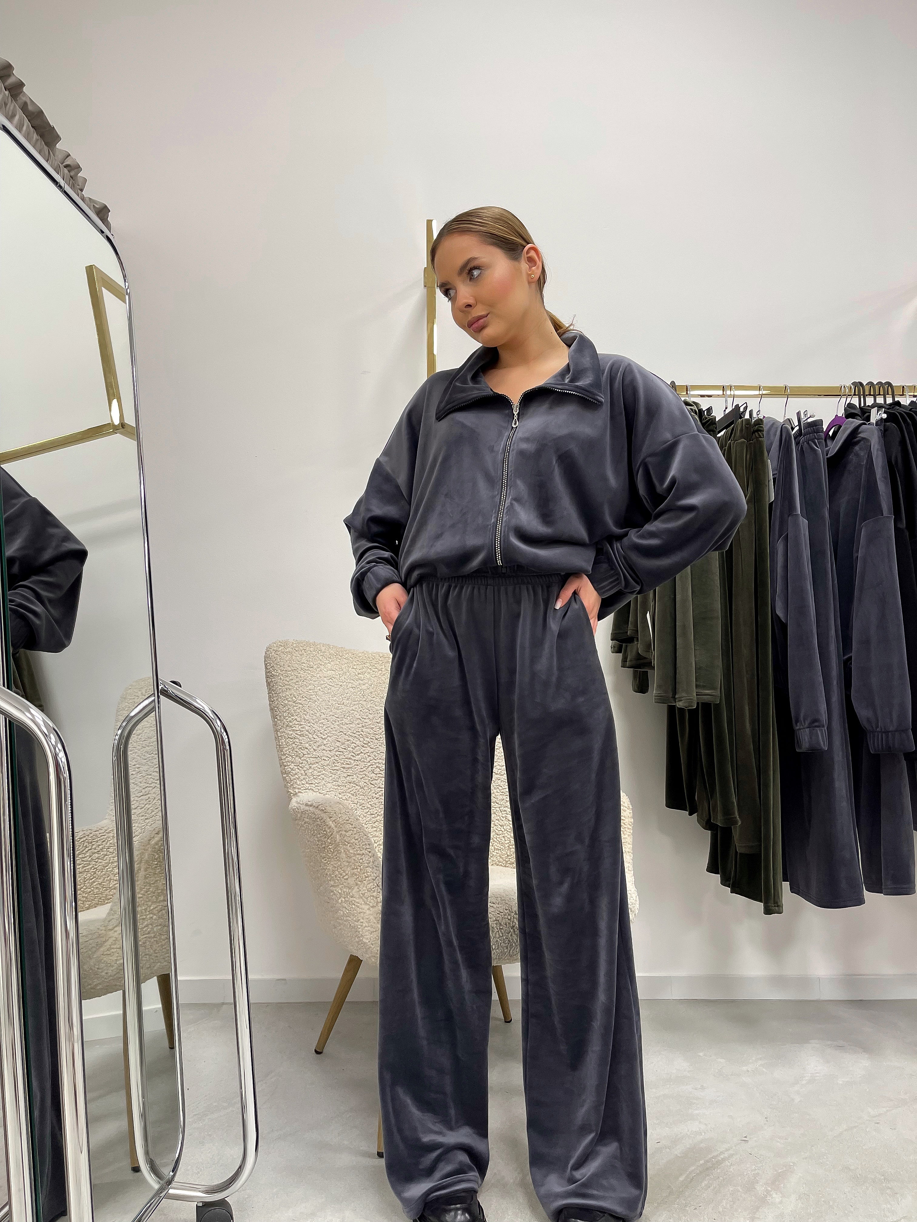 SOFT GRAPHIT costume